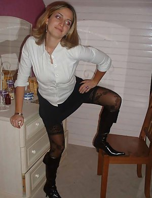 Milf in Boots Pics